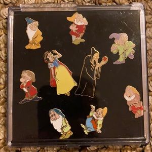 Walt Disney Cinderella 7 dwarfs pin set
